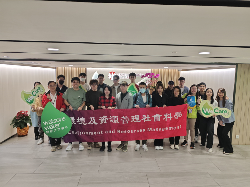 国际学院同学参观屈臣氏蒸馏水厂，了解ESG实践与可持续发展。