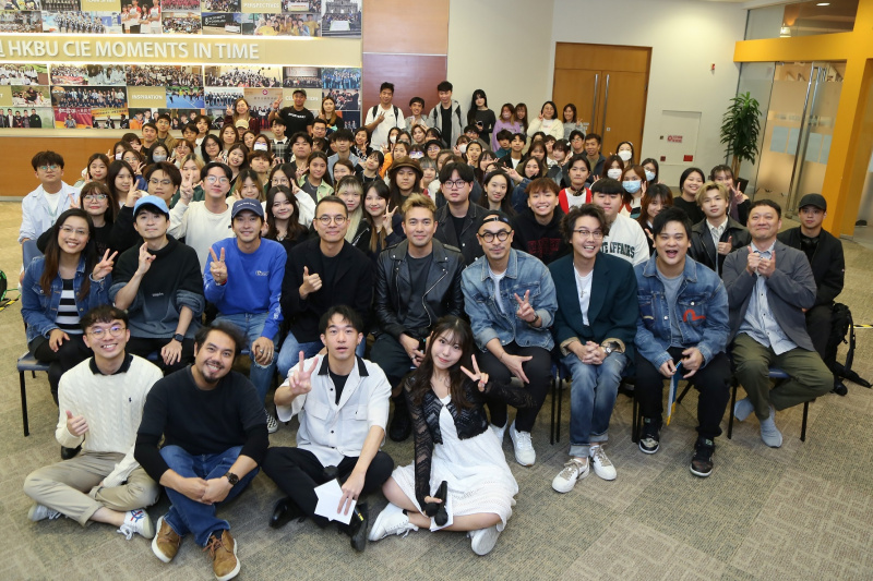 传理学部与商业电台叱咤903将「多谢你唱广东歌问答比赛」带到石门校园，与一众CIE师生欢聚交流。