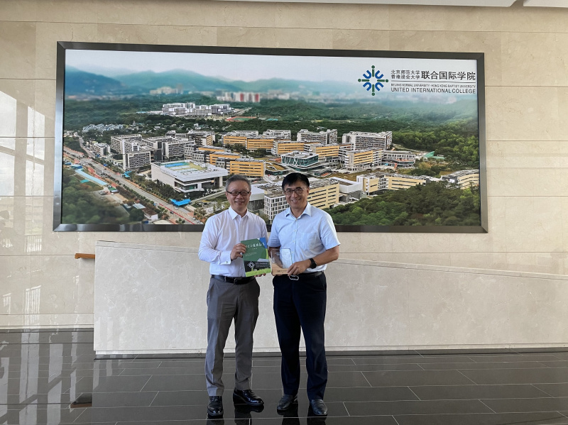 （左）浸大持續教育學院院長暨國際學院署理總監鍾志杰教授及（右）UIC校長湯濤教授