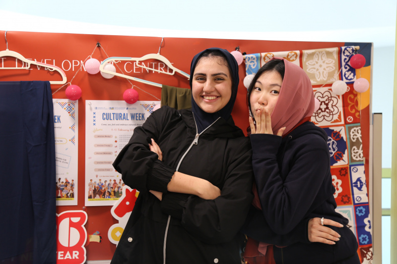 透过多元文化服装穿戴，认识彼此的文化。