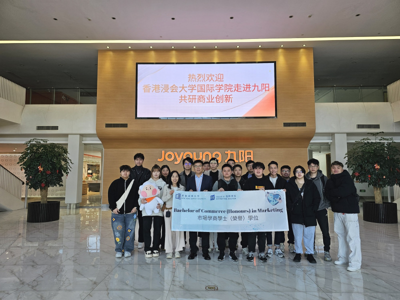 Students engaged in direct conversations with senior management and industry practitioners, gaining a deeper understanding of emerging business trends and the evolving digital landscape.