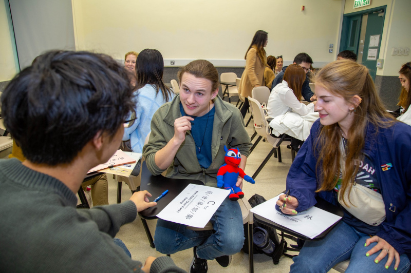 Students took part in cultural exchange activities and created their own Chinese names with the support of CIE students.
