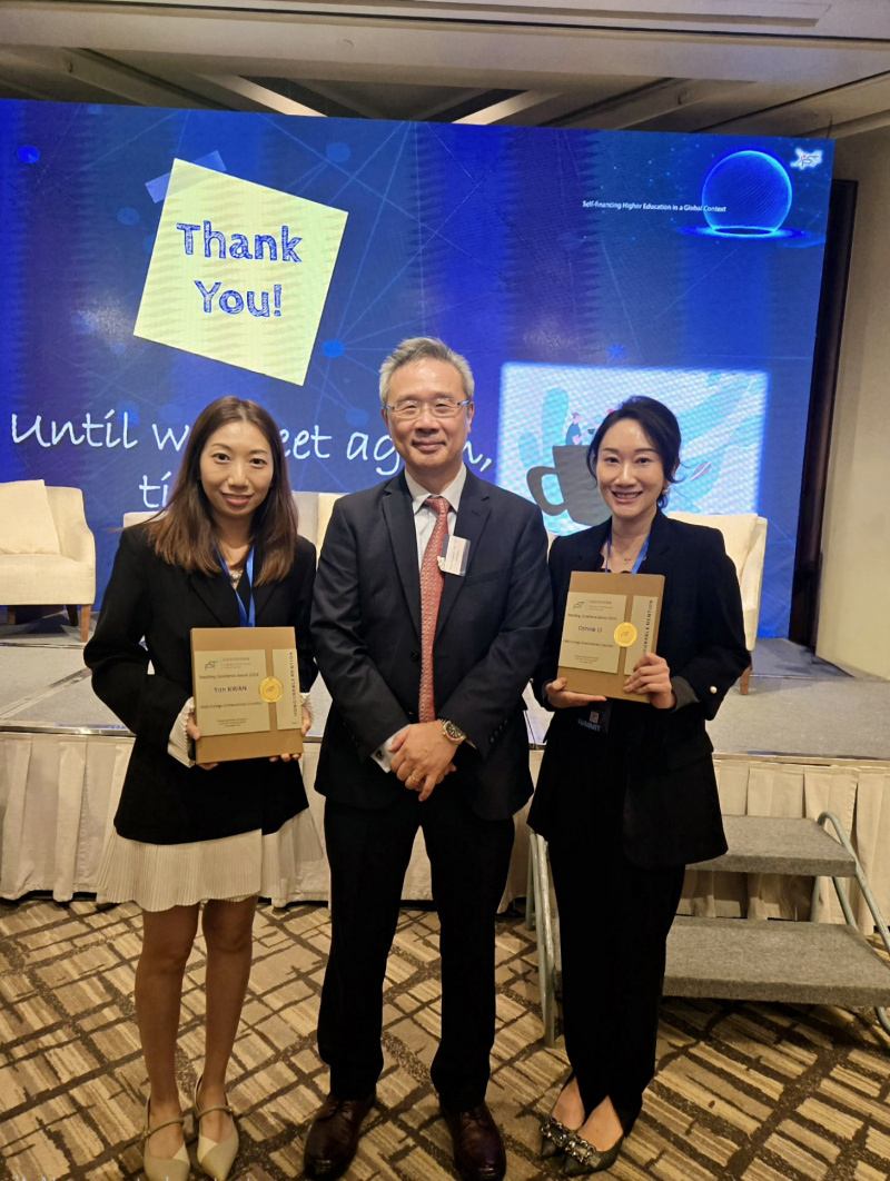 Dr. Connie Li (right) and Dr. Yan Kwan (left) received the Honorable Mention and expressed their heartfelt gratitude to Prof. Ronald Chung (middle) for his nomination.