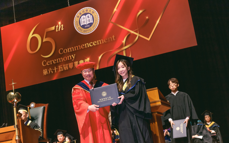 Professor Chung, Dean of SCE and Acting Director of CIE, presented certificates to graduates.   