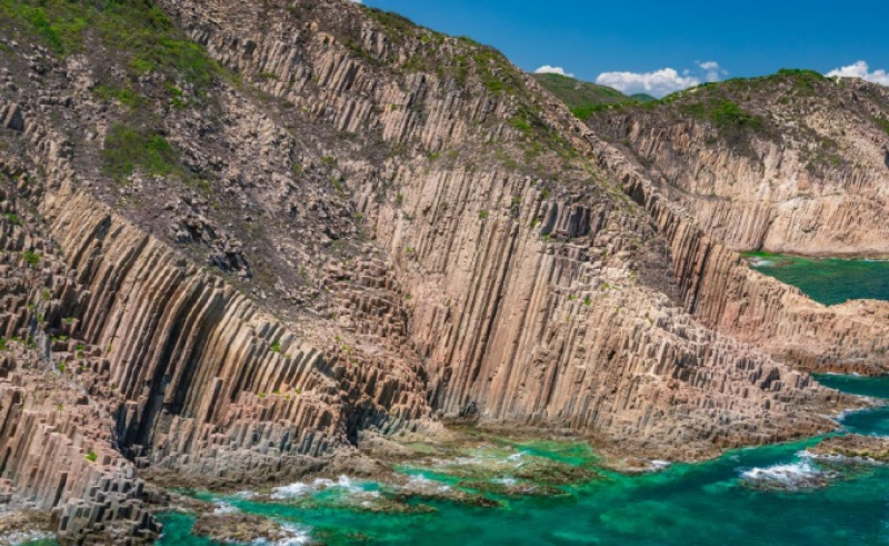 The rhyolitic columnar rock formation of Hong Kong is the most iconic and globally rare geological heritage of international value. (Photo credit: Mr. Alvin Ng, AFCD) 