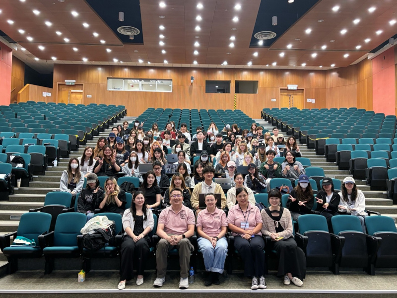 媒体传播副学士专修与香港导盲犬学苑合作，让同学为学苑构思媒体计划，提升公众认知，并推广生态、文化、历史及社会共融。