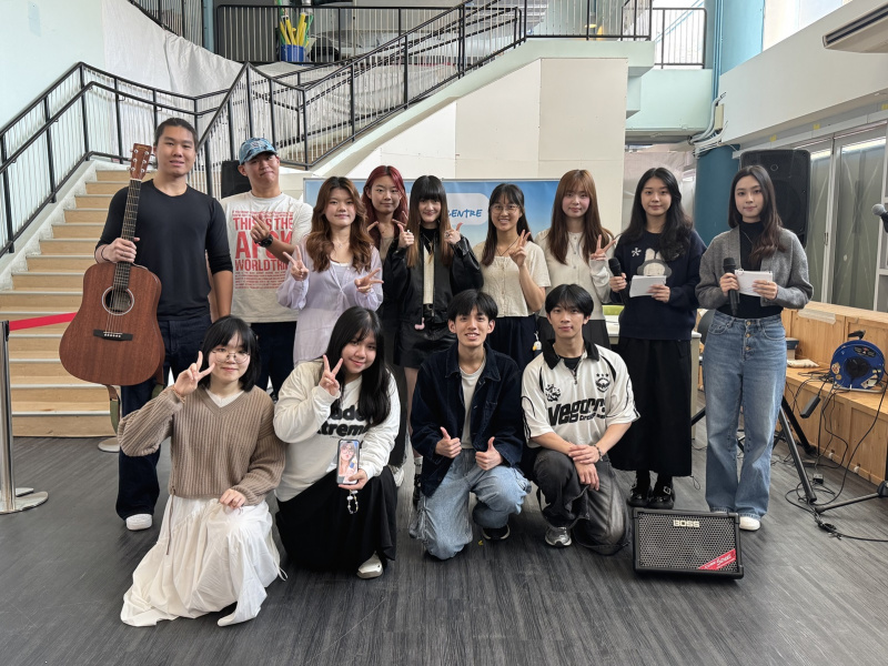 同学精心准备舞蹈及歌唱表演，训练自信心之余，亦为身边好友传递力量。