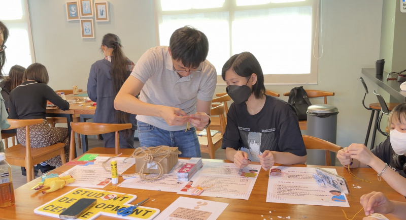 学生发展中心亦设「祝福U御守工作坊」，让同学发挥创意制作属于自己的御守。