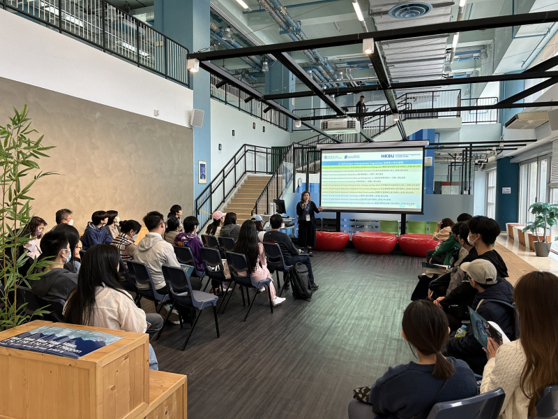 「浸大自资学士学位课程升学资讯日」为前来校园的学生及家长提供课程简介及入学资讯，并即场设有咨询环节。