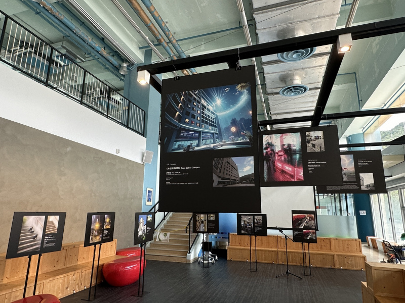 作品展覽由即日起至4月26日於石門校園5樓互動空間舉行，歡迎同學前往欣賞。