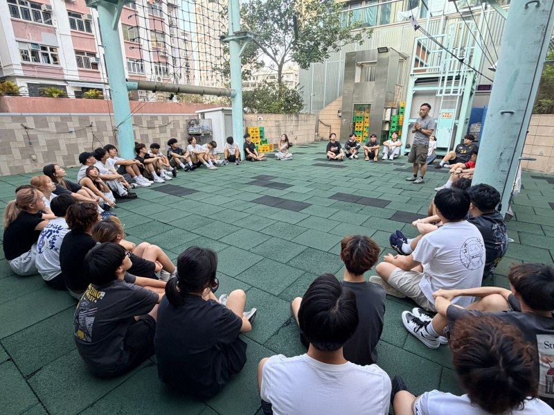 同學到位於旺角的樂歷天地學習如何帶領群體活動。