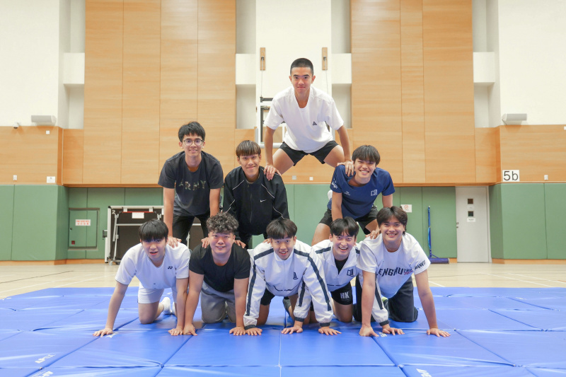 「運動教練學及運動行政學高級文憑」課程一大賣點是提供技能科目，學生需要選取九個運動項目，練習相關技能及教學技巧。