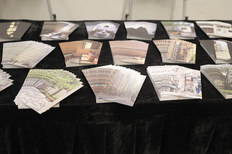 Themed “Still Life” series postcards were provided free to the public.